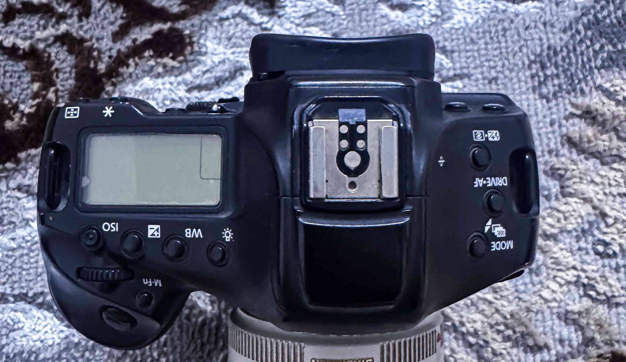 بدي كانون 1d x mark ii 
مع شاحن الأصلي ، مالها
ومع بطاريه الأصلي ، مالتها
السعر 
مليونين و٢٥٠ وبيها مجال

للتواصل خاص 
و واتساب
***********
