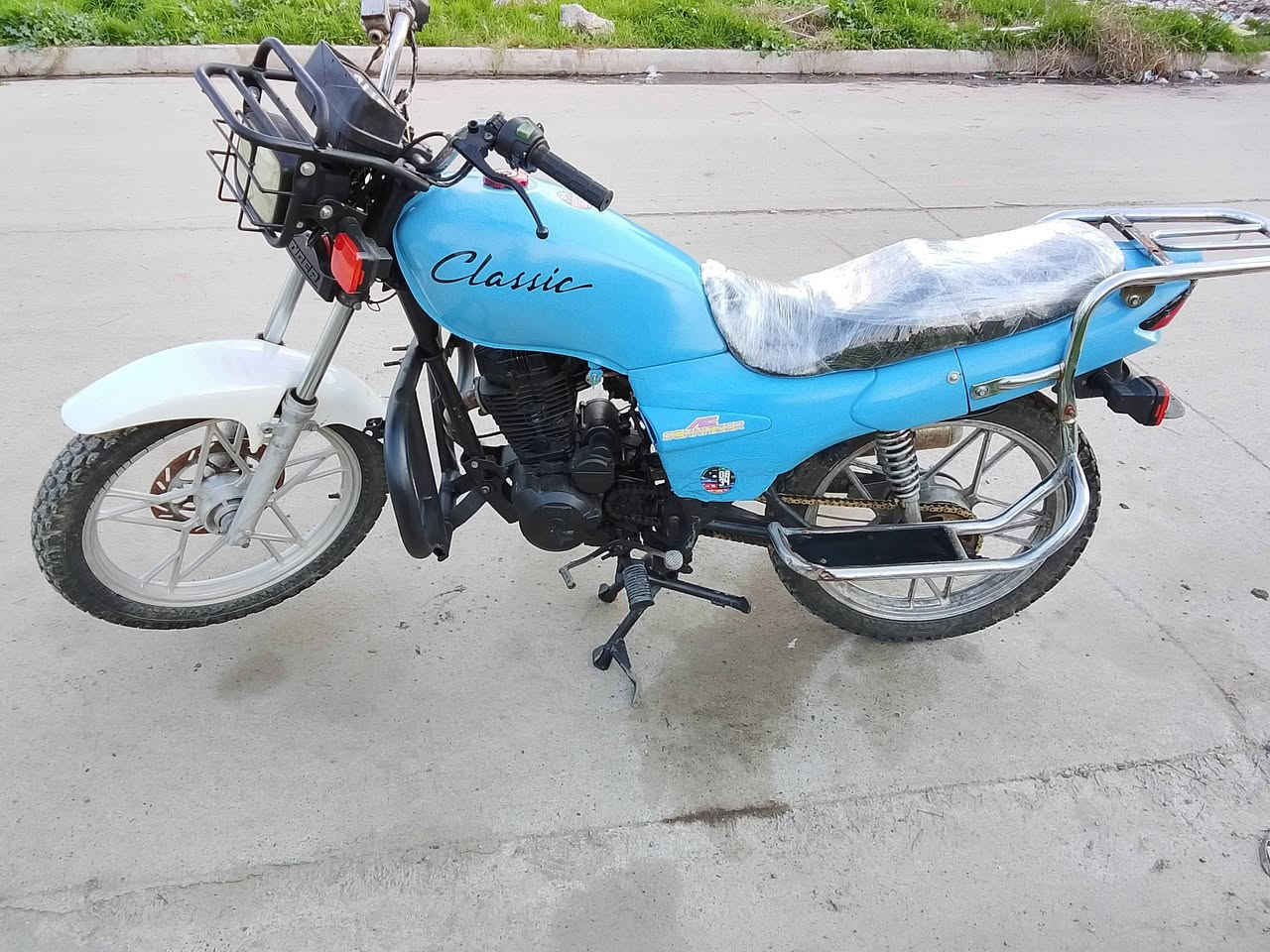 ماطور خمسه كير نضيف محرك نضيف كهربيات كلو شغال تايرات جديدة السعر 350 قفلو ***********
