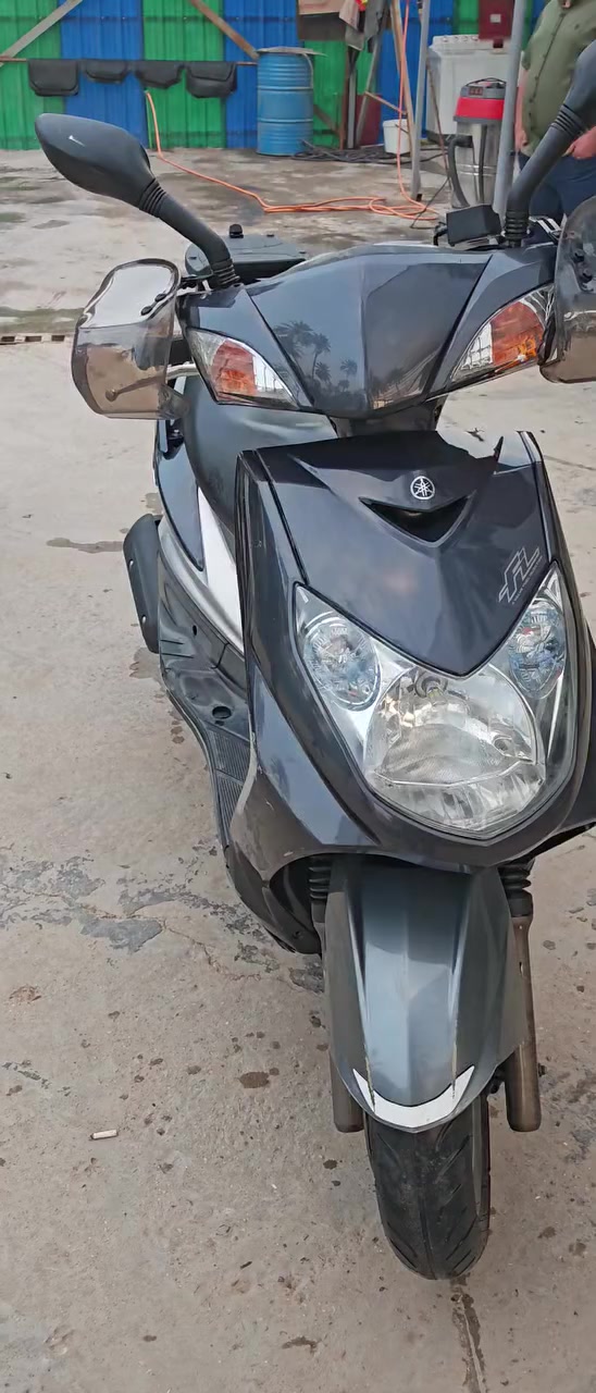 سلام عليكم...  سكنس فحل نوزل وارد ياباني نظافتها موضحة بالصور والفيديو... بيها جهاز انذار وبصمات ثنين مكفولة الكفرات والمحرك والكهربائيات الدراجة بلادية وانطي بيها ضمان سعرها مليون و150 مكاني بغداد محيط الكاظمية ***********
