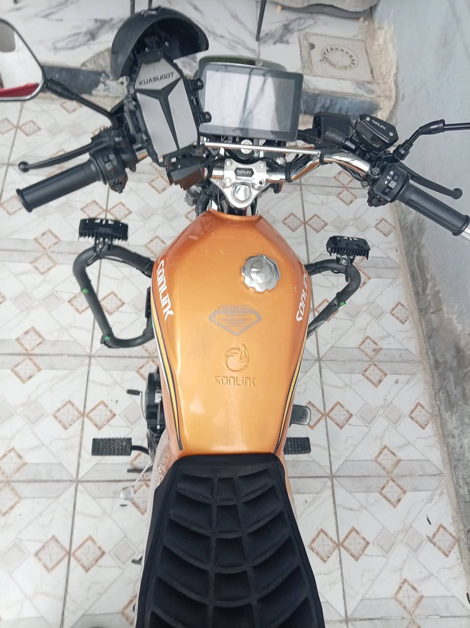 السلام عليكم شباب سولنك 5 كير موديل 2025 دراجة ماشية 6000 يعني بعدهة زيرو تجي جيب وياك 100 مصلح برغي ما ناقصهة بيهة سويج 2 وبصمه تشغيل عن بعد 2  سلف بكل وكت شلعة ومعدل اذا ما عجبتك معتب اني وغراض اني شادهن زنون ودرع وستان تلفون ومرايات وشاحنة وصندوك ذني مالاتي من عدا الدراجة انطيك دراجة تخبل المكان علوة الرشيد قرب مطعم حجي حسن السعر 900 وبيها مجال للاستفسار ***********
