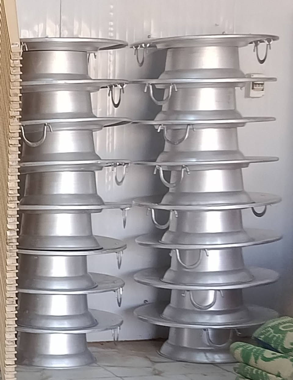 سلام عليكم
صحن ابو القاعدة جديد للبيع 
حجم 75 الثقيل 
عدد 25 قطعه 
المكان ذي قار سوق الشيوخ ناحية العكيكه 
***********
