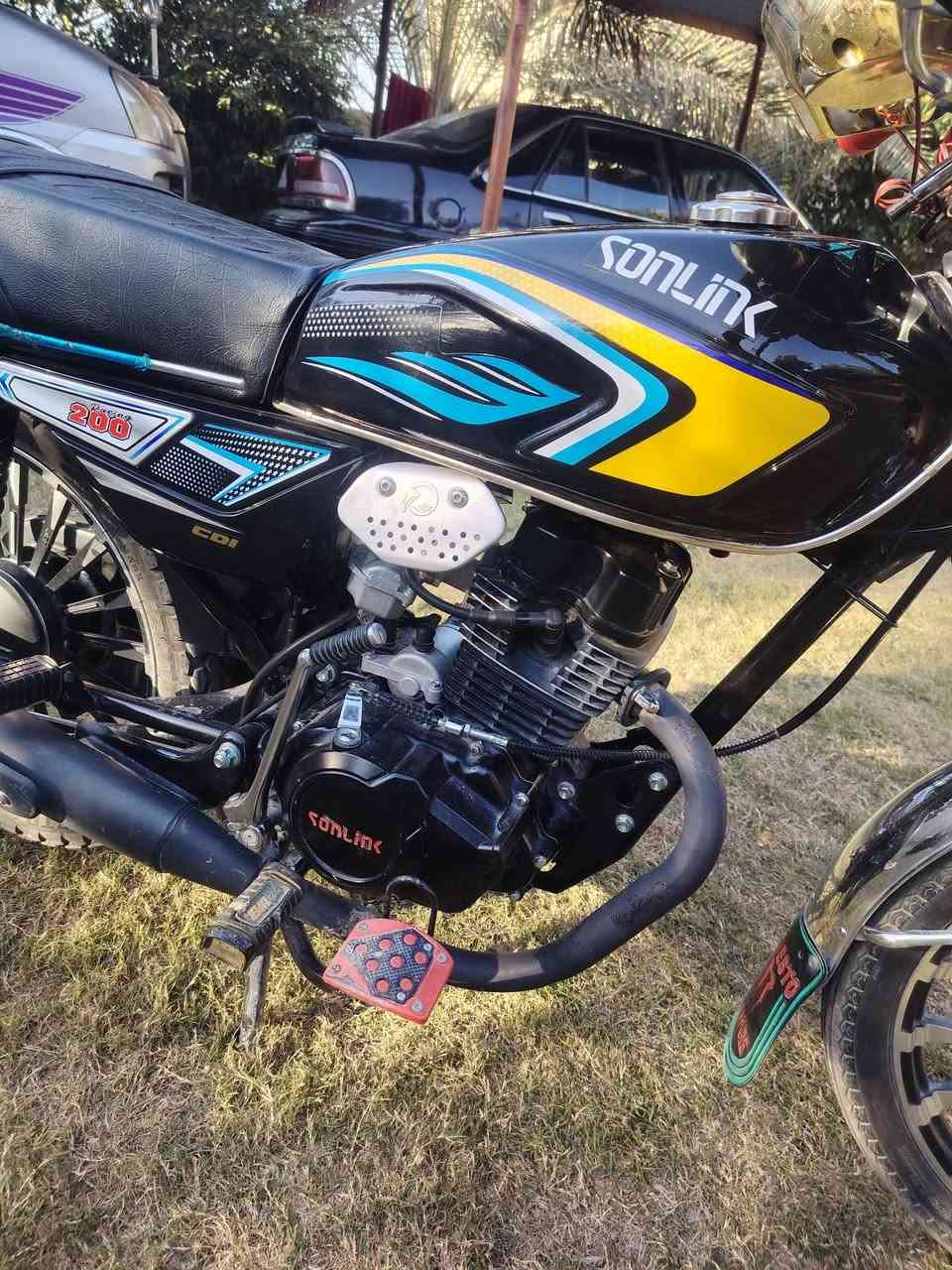 السلام عليكم سيفان مديل 25 محرك 200ضاغطة وزنجيل دراجة على وضع الشركة شرط مكفولة كفالة عامة ماشية 2000 موجود واتساب ***********
