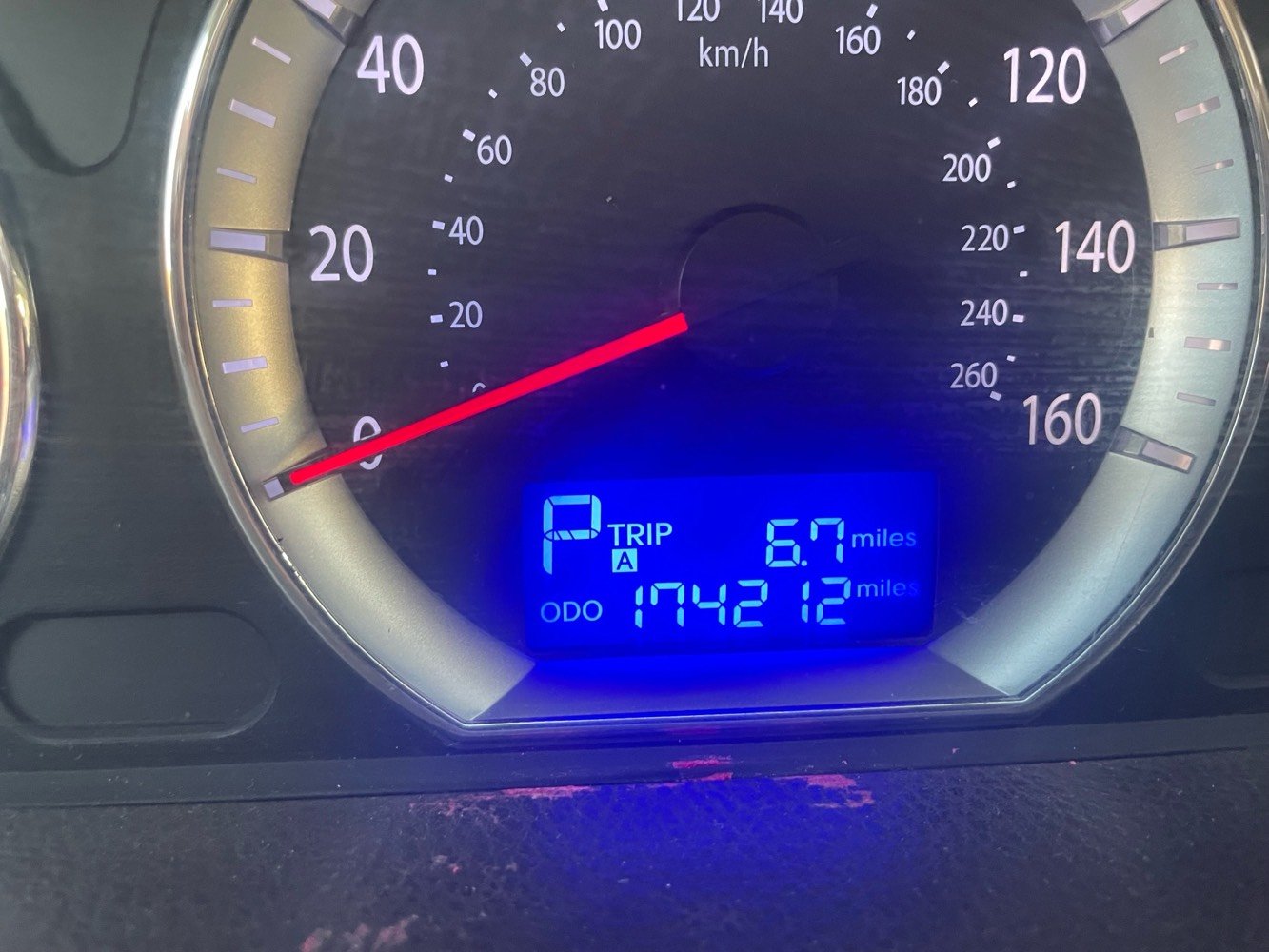 � للبيع – هيونداي سوناتا 2010

سيارة نظيفة وتستاهل المعاينة 👌

	•	📅 الموديل: 2010
	•	🇺🇸 الوارد: أمريكي
	•	⚙️ المحرك: 2400 سي سي
	•	🔄 القير: أوتوماتيك
	•	⛽ كابون بنزين
	•	🔧 الحالة الميكانيكية: ممتازة
	•	🧰 الصيانة: تبديل قطع أصلية شركة
	•	🛠️ الضرر: صندوق بارد فقط
	•	🔩 السيارة كاملة وما ناقصها برغي
	•	🚗 جاهزة للاستخدام اليومي بدون صرف


📍 مكان السيارة: الموصل
