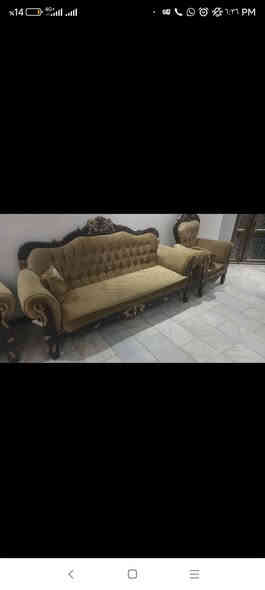 تخم للبيع عشر مقاعد قنفتين كبار واربع كراسي نظيف المكان شارع 80 السعر 250 الاتصال واتساب***********
