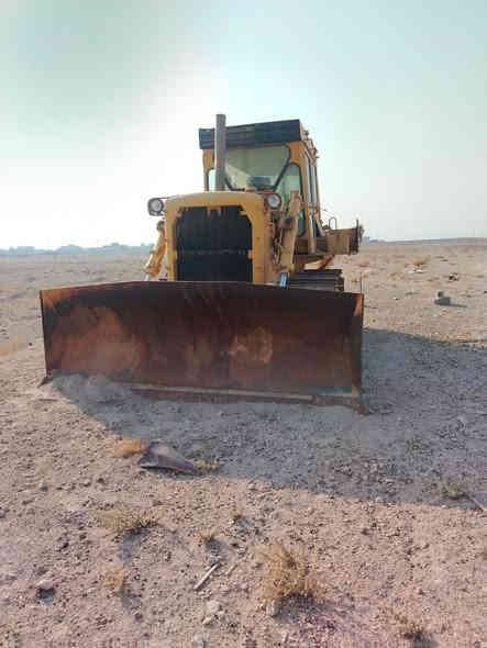 بلدوزر دي سفن رقم بغداد
موديل حديث اصل مزاد امريكان 
السعر ٤٥٠ ورقه مكان فلوجه 
رقم الهاتف  ***********
