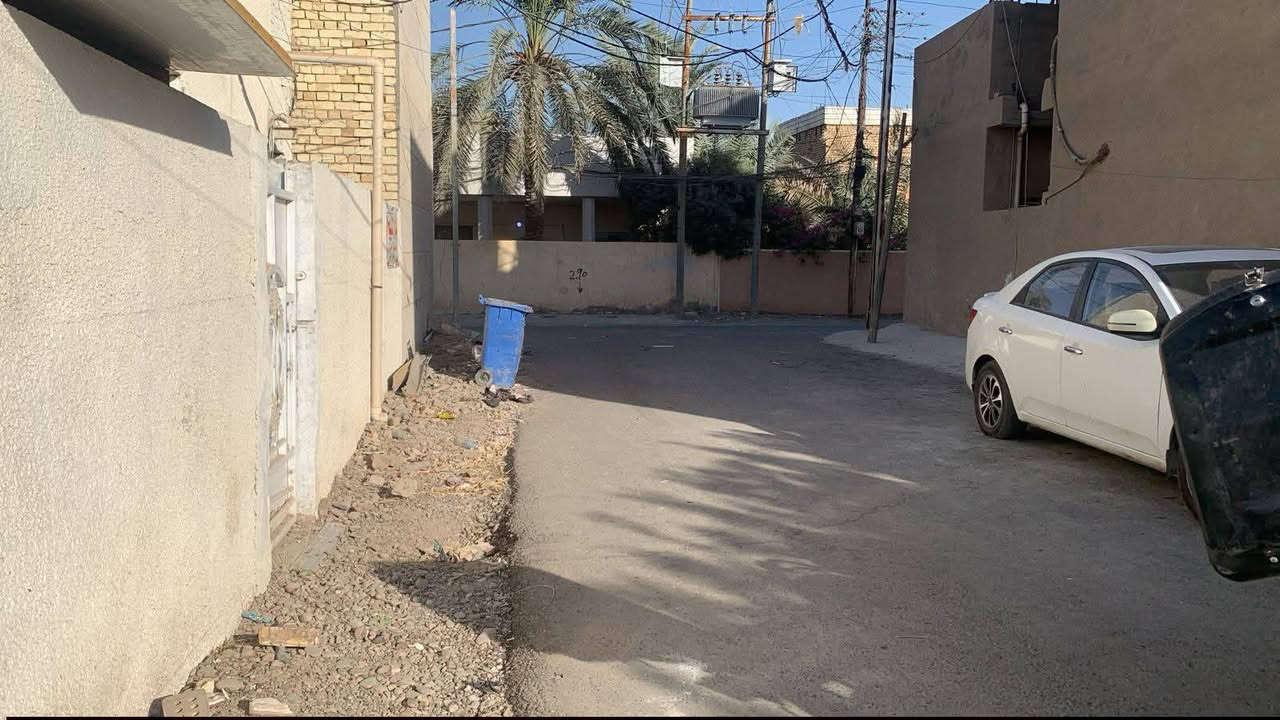 السلام عليكم  بيت المربع الأول 
السريدات القديمه  200متر طابق واحد
 واجه 6متر نزال 33
 بي 2غرف نوم  استقبال م
طبخ عدد 2 سندويج سعر 100بي مجال
للاستفسار 
***********
