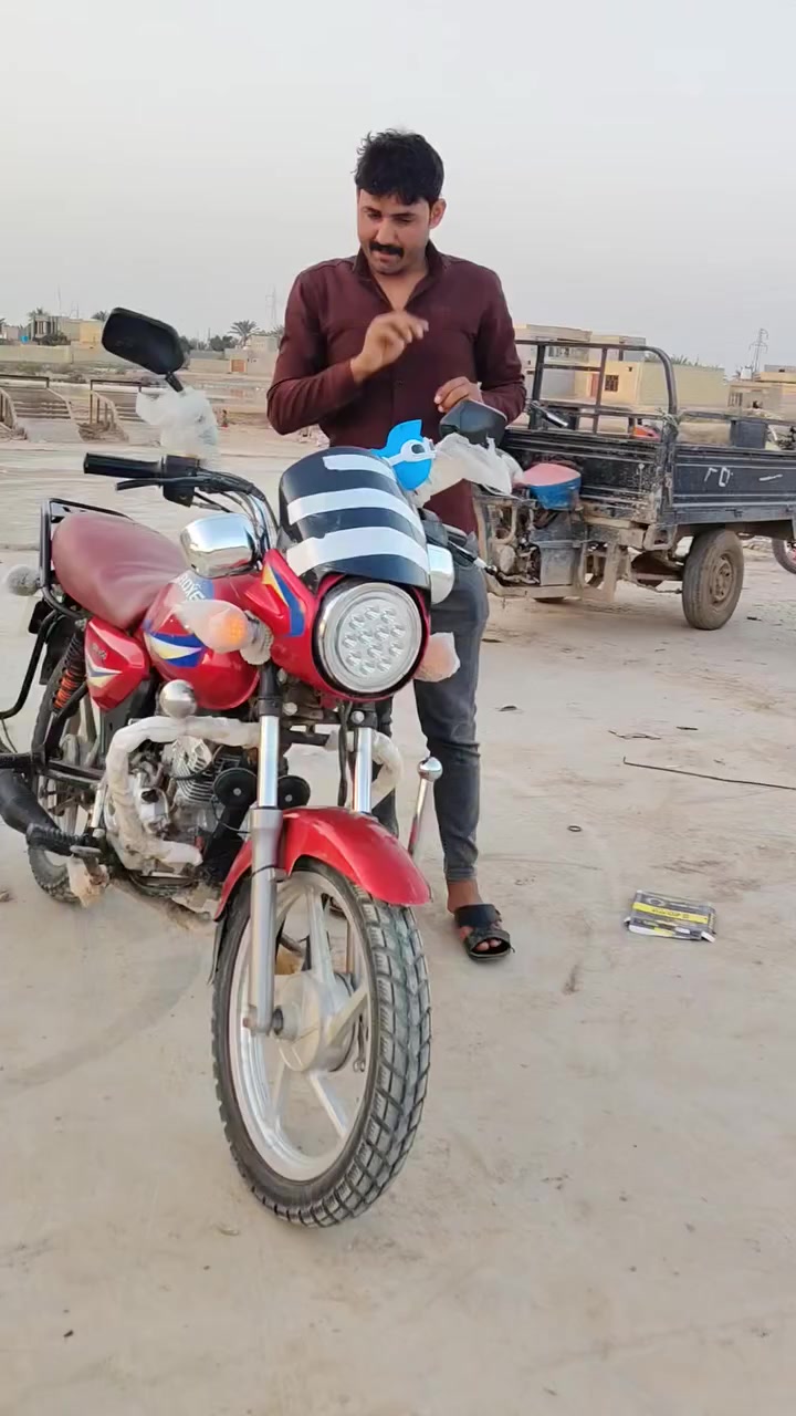 معرض عزام الخويلدي
مكاني ناصريه قلعه سكر
***********
بوكسر اللبيع موديل 2017 
سعرها ٧٥٠ قفل 🔒
وراق اصليه شرط ترقيم
دراجه كامله مكمله ما ذب عليها الف
