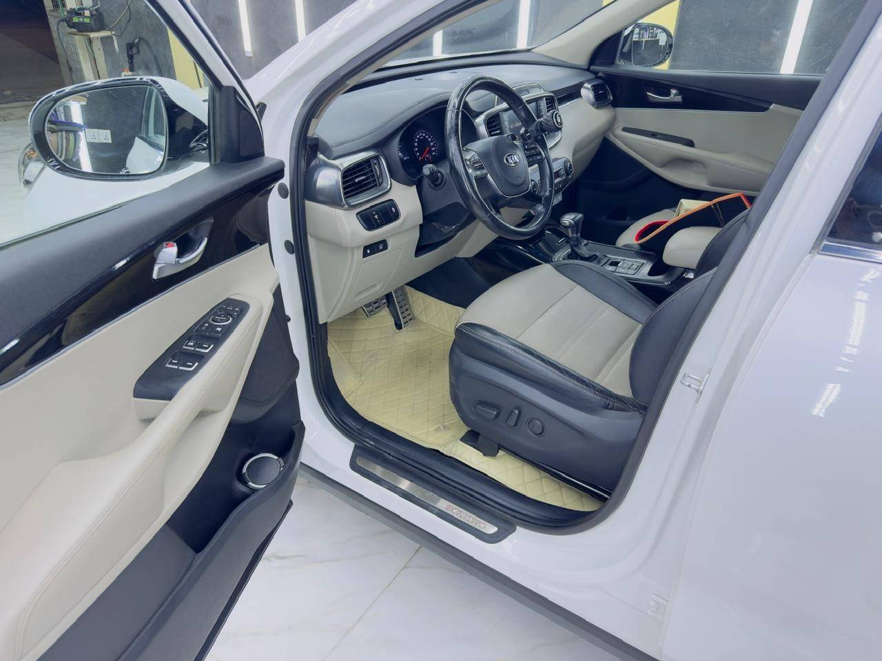 سورنتو رقم بغداد للبيع فقط
موديل ١٩ شكل ٢٠ سيارة فول الفول مواصفات ١ / ١ بانورما ويل كروم كشنات جلد امامي وخلفي تدفئة تبريد دفع رباعي فور ويل حساس امامي وخلفي وجانبي شاشة كبيرة كامرة داشكم تخم تاير جديد رقم انكليزي الجديد بأسمي تحويل ثاني سيارة جديدة بمعنى الكلمه مكفولة كفالة عامة ماشية ٦١ فقط
العنوان ديالى بعقويه
للأستفسار الاتصال على الرقم ***********
