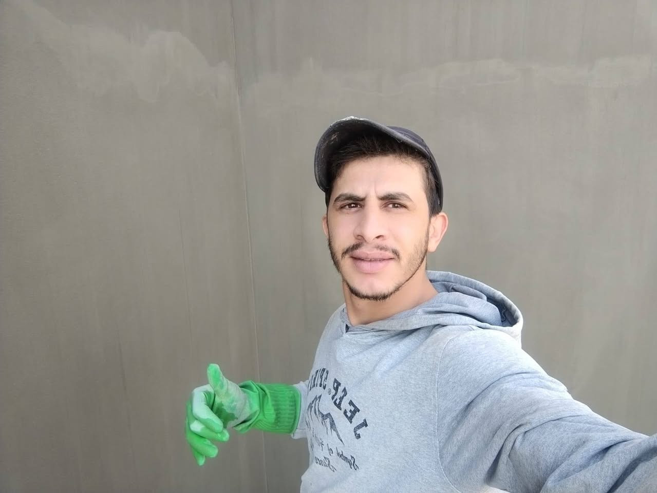 السلام عليكم جزء من عملنا 
كادر  لباخ متفرغ
لبخ سقل ب ٦
 تصفير مصاطر ب٧
لباخ جرارة ب ٥
تشميع داخلي 2
تشميع خارجي3
نعمل داخل بغداد ***********
