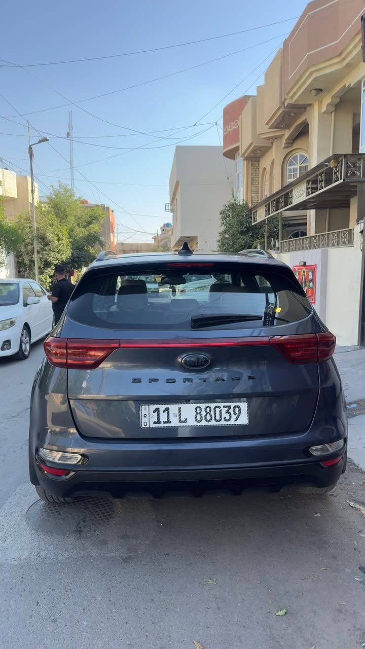 السلام عليكم سبورتج موديل 2021 امريكي ماشية ٥٠ وقابل للزيادة حادث جاملغ وبنيد سيارة فول 1/1 حلوة السيارة مكاني بغداد كريعات السعر 149 ***********
