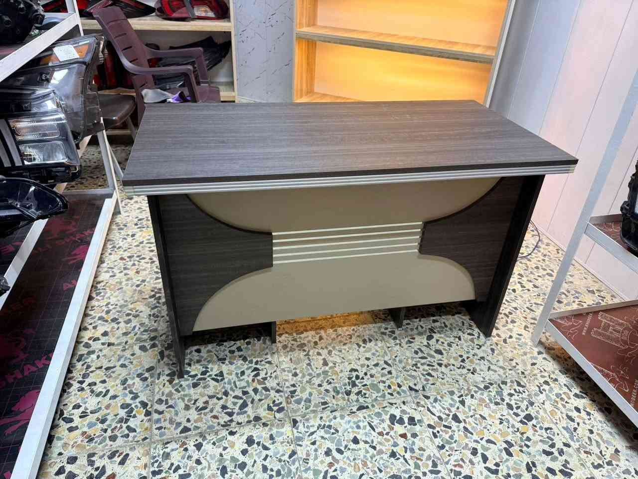 رفوف وفاترينات وميز مكتبي نضافه ١٠٠ ١٠٠
القياسات أسفل الصور
***********
***********
بغداد جديده الأمين الثانيه
