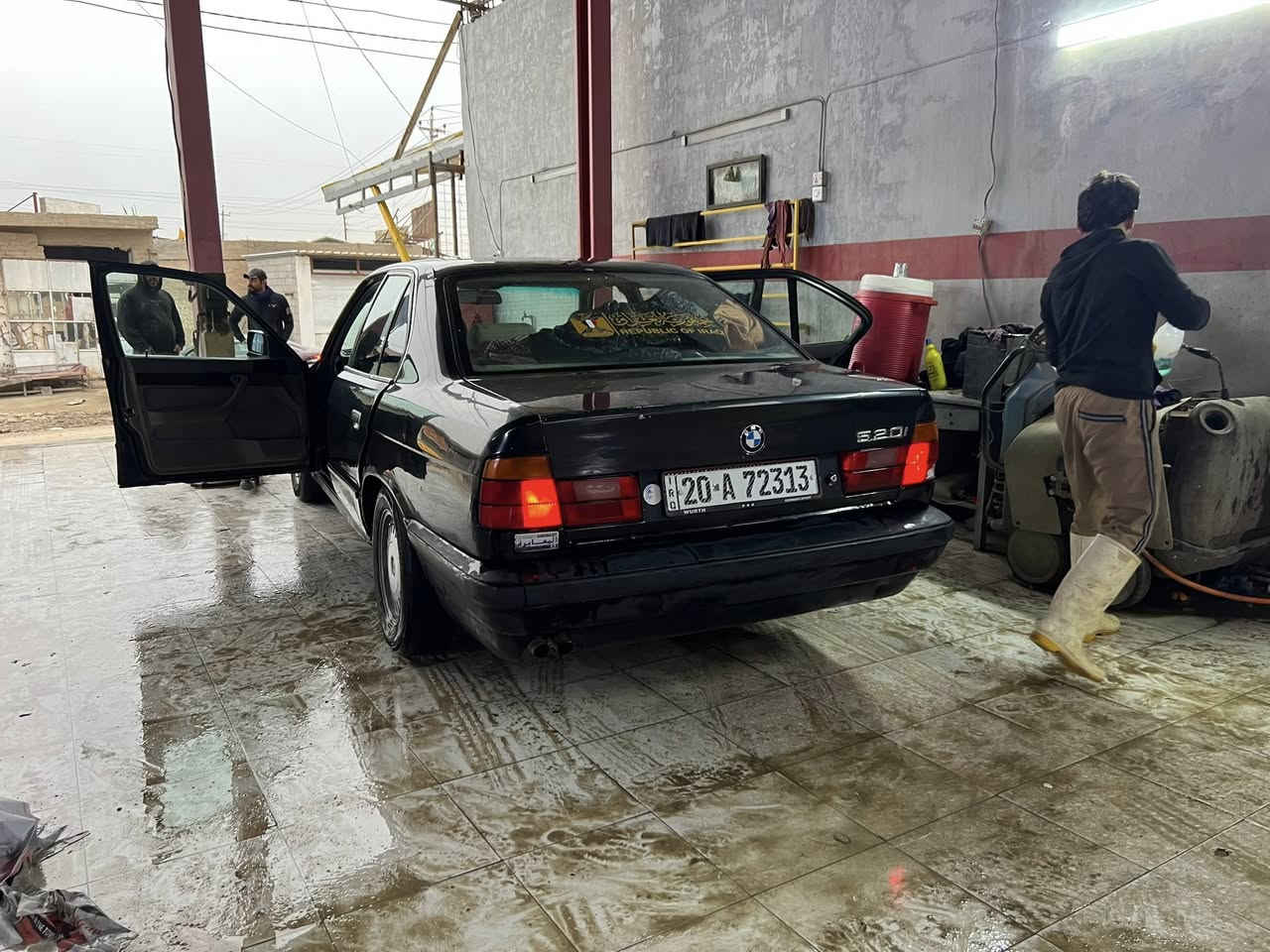 بي ام 520. 1991 بلادي
رقم ديالى الانكليزي الجديد باسمي السنوية ل 2030 السيارة كلها بلادية بدون لا حادث ولا وصبغ 
مسكر عدل 
ولا قطرة خياس لا من جوة ولا برا 
غرفة جديدة كاملة 
بطاين لوك 
كهربائيات كلة شغال
تبريد شغال 
عليها اكسل قفل مال ساحات مال استعراض 
گير عادي 
نقوصاتها بسيطة كلش 
ديالى بعقوبة 
*********** 
45 بيها مجال بسيط
