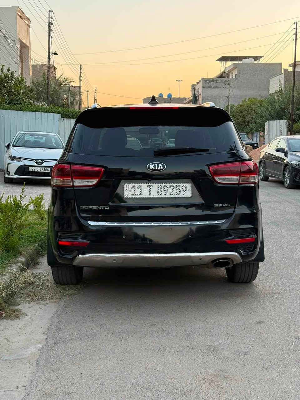 كيا سورنتو موديل 2016 امريكيه
السياره اني استوردتها بسنتها عله ايدي
حادثها دعاميه خلفيه وطخه صغيره بقبغ الجنطه
ارباك سليم ، قبغ جنطه مبدل نفس اللون بدون صبغ

السياره فئتها SX مكينه 6 سلندر 3300 
7 راكب 3 قطع تبريد كشنات تدفئه
بصمه بنوراما كشنات جلد ماشيه 99 ميل

جاهزه نظيفه دائما اسويلها صيانه دوريه
فقط صار عندي بيها كازكيت وسويته شغل درجه اولى

السعر 168 ورقه للاتصال *********** 
مكاني بغداد حي الخضراء
