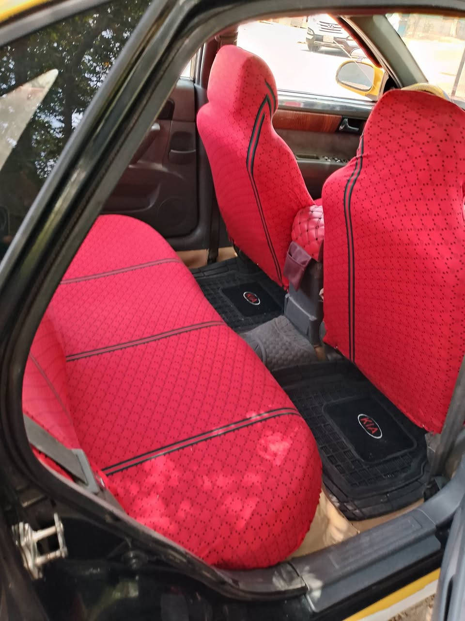 السلام عليكم شباب عدي اوبتره فورنزه لبيع موديل 8امريكي كله ليبل واحد جاهزه كهربائيات كامله تخم تاير جديد مكينه وكير حاويه جدد لبيع سعر ٤٥ليحب يتصل ***********مكان ديالى
