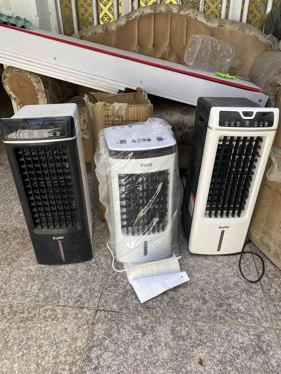 الكونفيره الكبيره سعرها 75
ومبردات هواء بارد هواه جدن سعر قطعتين حجم نص متر سعرهن 50 ول صغيره 45

***********
