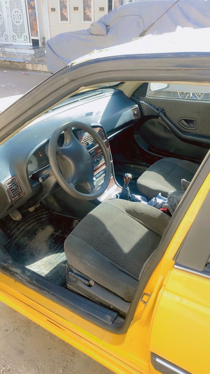 السلام عليكم بيجو بارص 2015 سياره مكفوله من الضربه والتبديل مكينه كير خير من الله لاتنقضي ولاتبخير والسياره احله من الصوره  سعر 47وبيها مجال خاطر جيتك مكانها بغداد الشعب مقابل المحكمه وحي القاهره شارع مخابز الخير رقم ***********
