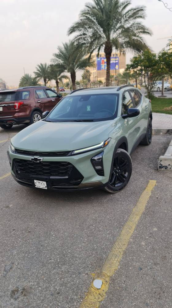 بسم الله الرحمن الرحيم 
الحلوة للبيع 
شوفرليت تراكس ٢٠٢٤ اكتيف 💚
محرك : 1200 Turbo 
3 سلندر

حادثها : تبديل دعامية أمامية نفس اللون بلادية مال Activ فقط وبارد بجاملغ الخلفي يعني سيارة بدون صبغ 

اللون : أخضر مميز 💚

 عداد المسافة : 9 الاف ميل 

المواصفات : Activ 1/1 فوول 

( كشن كهربائي ، كشنات تدفئة، سلاید فتحة ، شاحن وايرلس لاسلکي ، ابواب بصمە ، تشغیل عن بعد ، دخول ذکي، بصمە تشغیل ، کیج الکتروني کامل ، لایتات لید و زنون ، بك لایت لید  ،رادار امامي  ، کامیرا خلفيە، حساسات خلفي, کشنات هیتر جلد کهربائي ، تدفئة استيرين 
العنوان : كربلاء المقدسة 
السيارة حرة بدون رقم تترقم أي محافظة 
رقم التواصل : *********** بي واتس كربلاء, العراق
