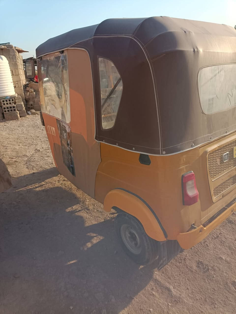 اسلام عليكم تكتك 21 طالعه بالعشرين اوراق المرتظى اصولي غبور القلم   تكتك بيه بارد باللغد الايسر وبارد بجهت التانكي مابيه قطرت صبغ  مثل ما موضح بالصوره  مكينه مجفته شركه لا تنقيص ولا تبخير  حلوه ونضيفه  مال جناي الشراي يتصل *********** والمو شراي لا يتعبني ولا اتعبه
