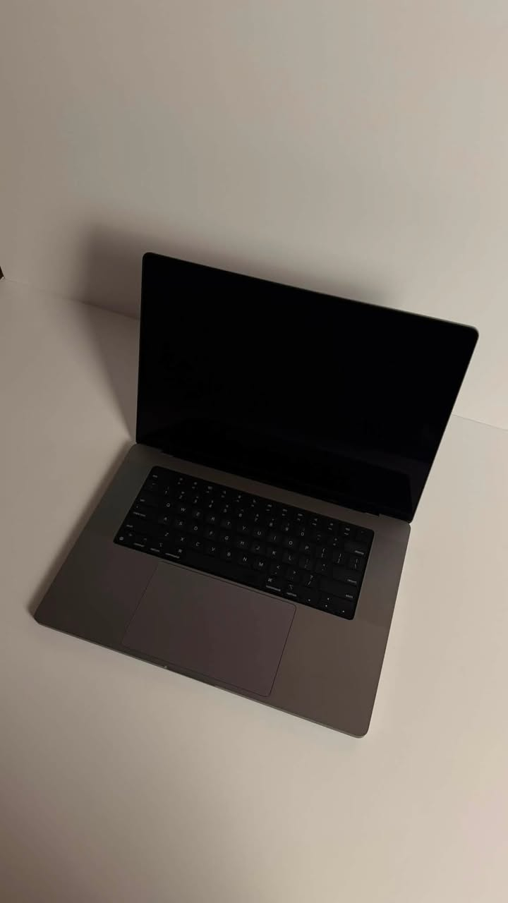 Macbook pro m1 pro
512 gb hard
16 gb ram
Battery 90%
Cycle 245
16,2 inch
ملحقاته فقط شاحن الاصلي الجهاز نظافه 95% موضح بالصور للتواصل
***********
