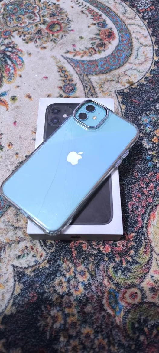 أيفون 11 وتر بروف مكفول من الفتح فقط كسر بالضهر كامل ملحقات ذاكره 64 بطاريه 72 شحنه حلو سعره 200 مكاني ناصريه مركز *********** ناصرية, ذي قار
