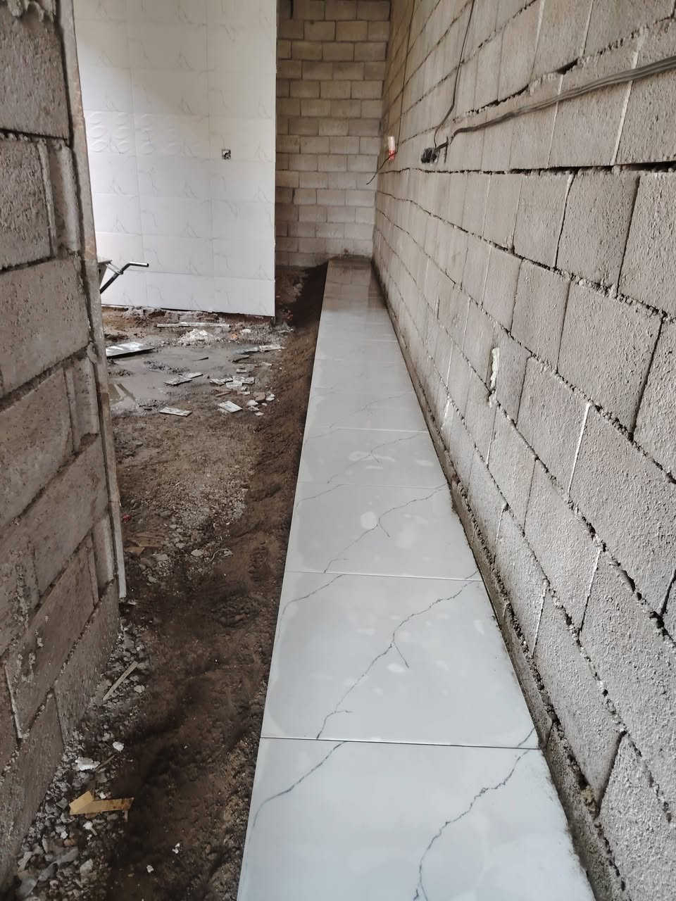 السلام عليكم اسطه سيراميك متفرق شغل درجه اوله بسعر مناسب هاذا رقم وتدلل ***********
