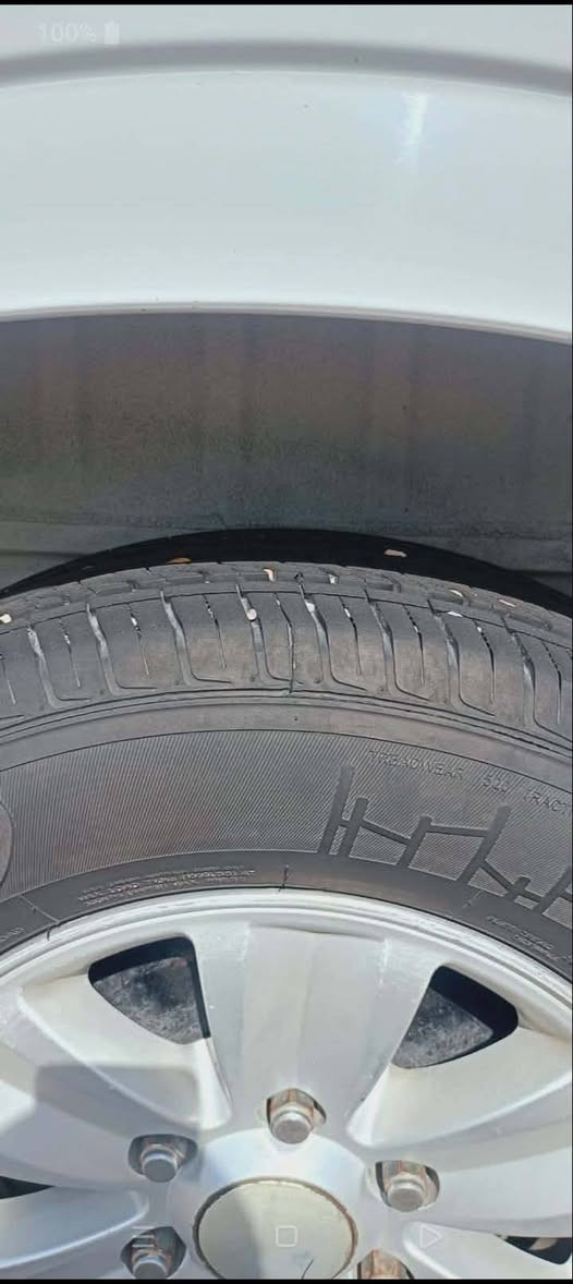 السلام عليكم سيارة H1 مصفرة موديلة2014 مكينه كير أكسن خير من الله بيها صبغ مكانات دوشمه جديدة تحويل ثاني يوم السعر 90 ورقه رقم الهاتف ***********
