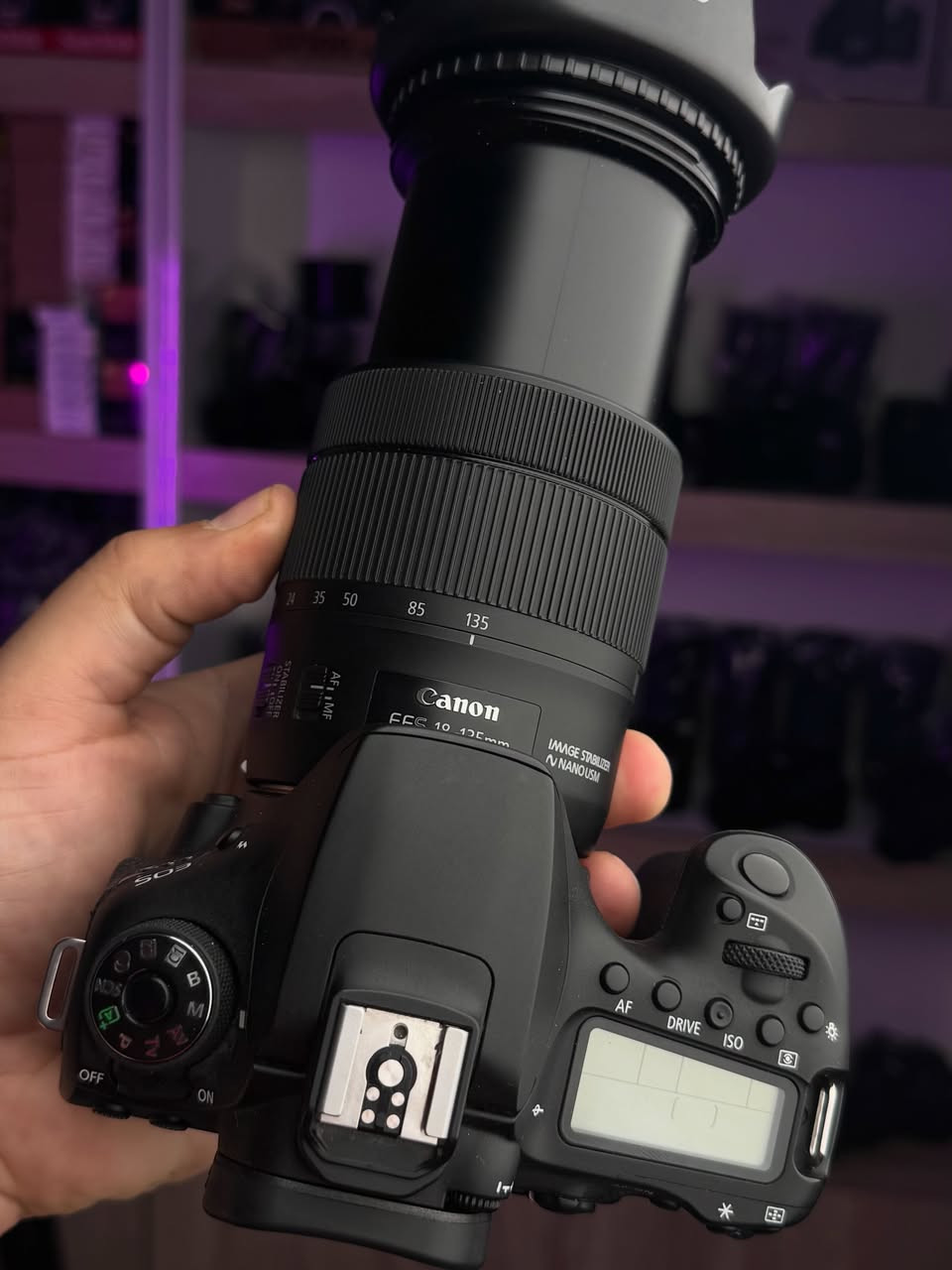 مو كل كامره تكدر تطيك هيبة… بس الـ Canon EOS 90D غير مستوى بالكامل 🔥
إذا تريد تصوير احترافي + فيديو 4K + سرعة خارقة بالأداء… فهاي الكامره معمولة إلك 😮‍💨📸

✅ دقة جبارة 32.5MP
✅ تصوير 4K سينمائي
✅ فوكس سريع وثابت
✅ تصوير متواصل 10 صور بالثانية
✅ شاشة متحركة لمس
✅ واي فاي وبلوتوث للنقل السريع
✅ مناسبة للتصوير الاحترافي والفيديو والريلز واليوتيوب 🔥  

🎁 الملحقات كلها وياها هدايا:
🎒 جنطه مقسمه
💾 رام هديه
🎗️ حزام هديه
🔋 بطاريتها الأصلية
🔌 شاحنتها
📷 ويا العدسه مالتهـا جاهزه للشغل فوراً

هاي مو كامره… هاي نقله بمستواك بالمحتوى والتصوير 😎
إذا تعرف قيمة اللقطة الصح… فـ الـ90D راح تخليك تبدع من أول كلك 📸🔥

#كانون_90D #Canon90D #كامرات_احترافية #تصوير #كامره_كانون مصور


**إذا كنت صاحب هذا الإعلان وتريد حذفه لأي سبب، رجاءا أرسل رسالة إلى الدعم الفني**