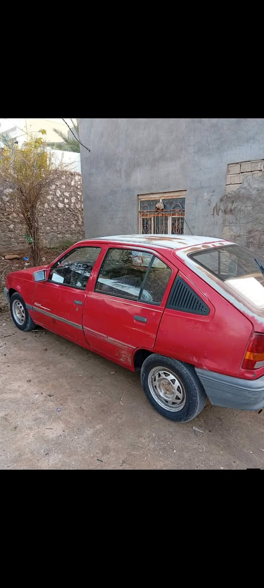 سلام عليكم اوبل كاديت مديل 92 مكينه 1800 كير محرك حداديه كهربائيات خير من الله سياره حلوه وبلاديه مانقصه شي سياره تخبل مال جناي ونضيفه ماتذب عليه الف سياره حداديه كهربائيات غرفته كشره كله بلادي مكان السياره بابل قضاء القاسم   السعر 20 وبيه مجال للشراي استفسار اتصل ***********
