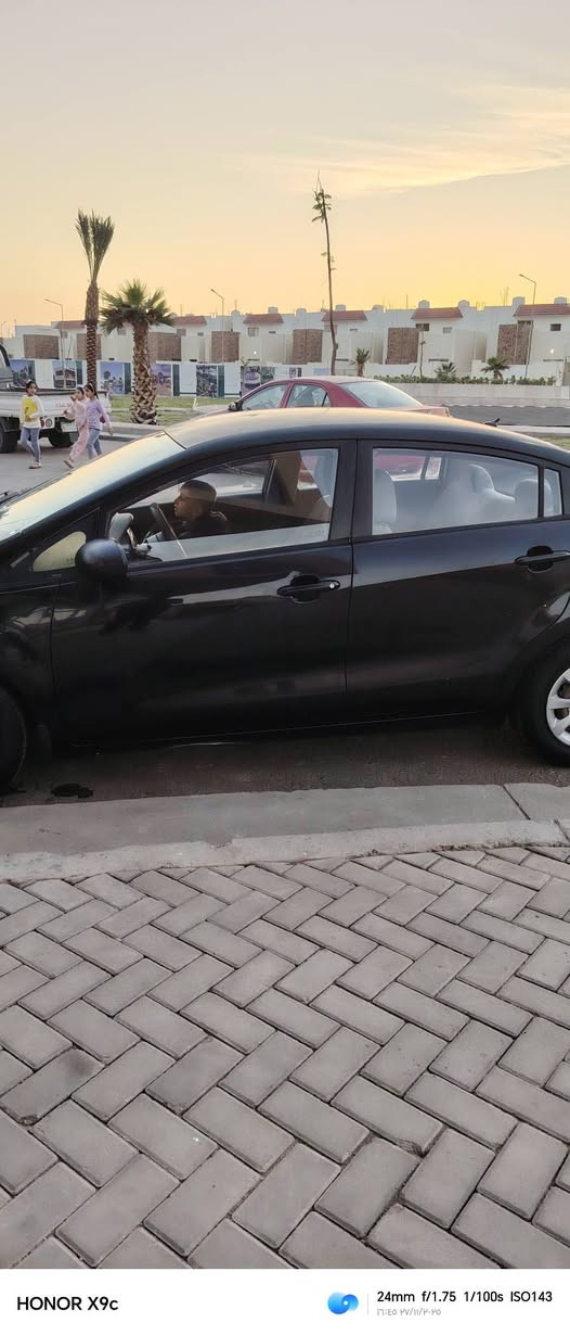 السلام عليكم كيا ريو ٢٠١٦ وارد خليجي بيها ضربة بسيطة بالصندوق ومعالجة ماشية ١٤١ كم السيارة كاملة فقط تبريد السعر المطلوب ٨١... رقم الهاتف *********** مكان السيارة الدورة مجمع حوراء بغداد السكني..
