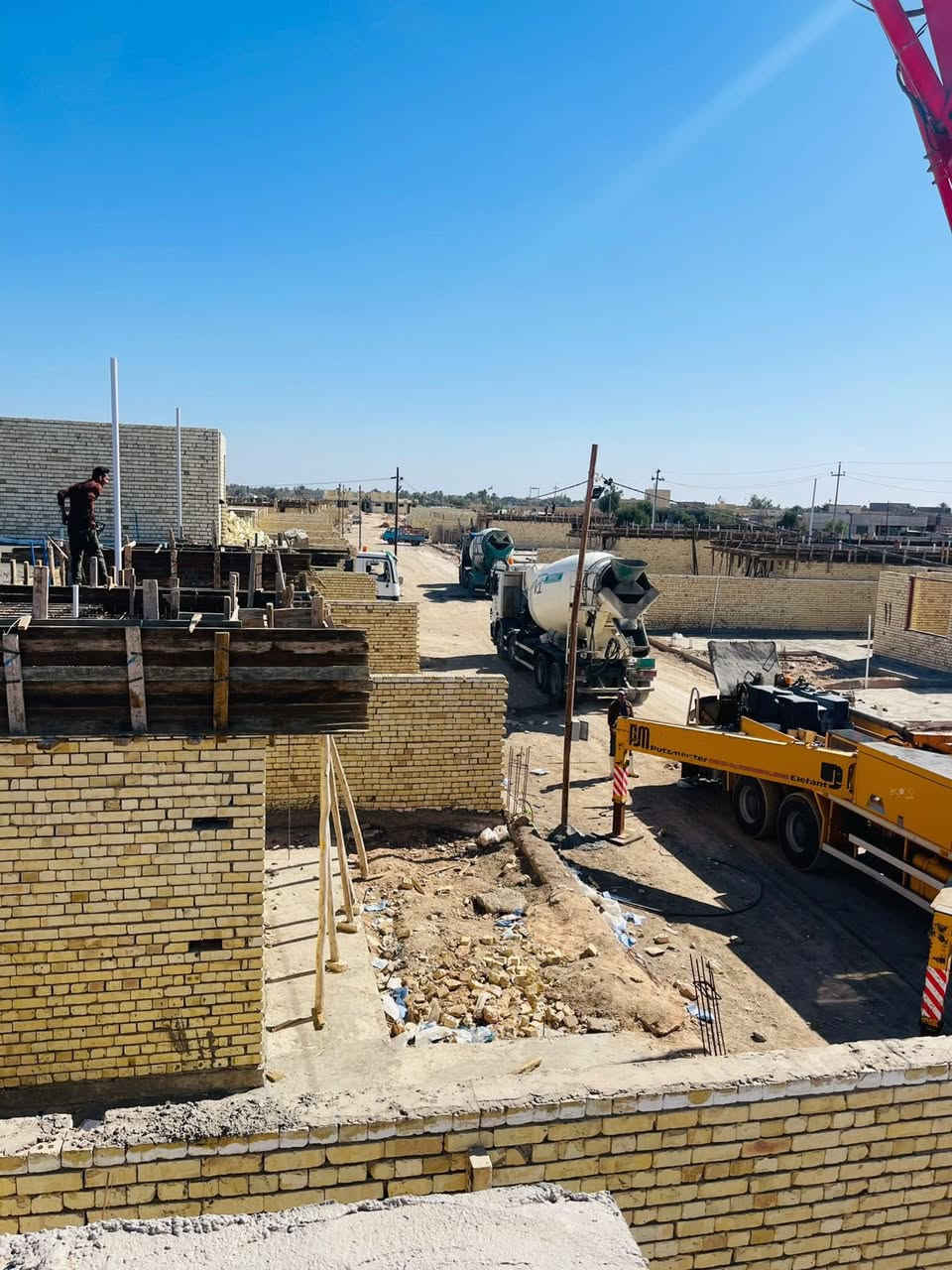 � عقاران للبيع – مجمع آشور السكني

 • الموقع: بعد جامعة المستقبل، بداية المجمع، قريبات من الشارع العام
 • المساحة: 200 متر لكل عقار
 • نوع العقار: طابق ونص
 • حالة العقار: هياكل جاهزة لإكمال البناء الشركة تسلمك مفتاح الدار 

💰 السعر: 200 مليون لكل وحدة
✅ مدفوع مسبقاً: 114 مليون
💳 المتبقي: 86 مليون يُقسّم على 4 دفعات

📞 للاستفسار أكثر: ***********
مكتب ريسيل للعقار والمقاولات
