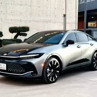 TOYOTA CROWN, PLATINUM 2024  سەیارەکە سفرە فول فول فول بێ بۆیاخ بێ سار...