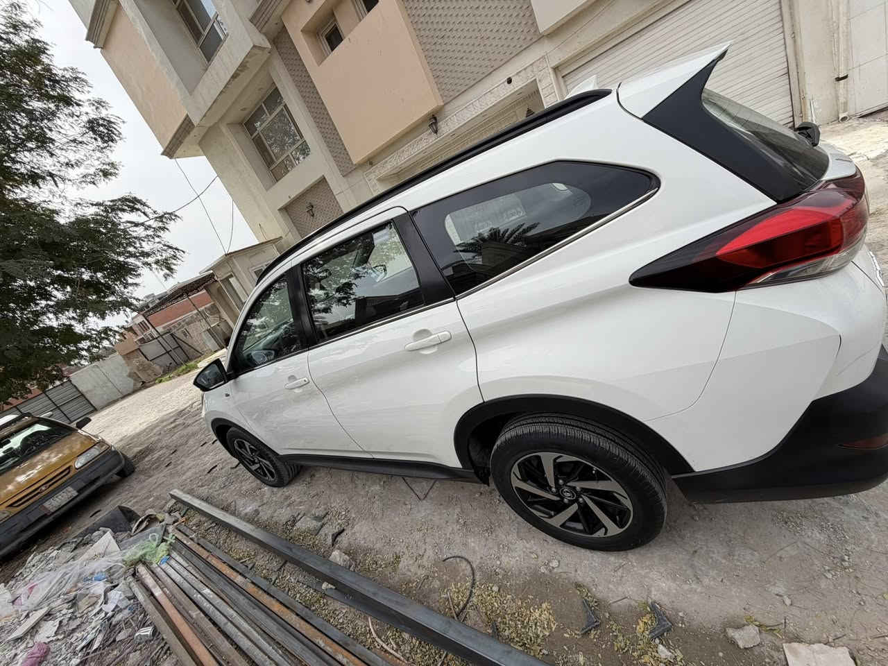 تويوتا راش (2020)🤍🔥
🛡️ مكفولة

📝 رقم بغداد وبإسمي
⚙️ محرك 1500 سي سي 4 سلندر DUAL VVT-i
⛽ نظام اقتصادي للوقود ECO
🚦 نظام مانع انزلاق ABS
🛑 نظام الثبات الإلكتروني ESP
🚘 كير أوتوماتيك
❄️ تبريد قطعتين أمامي وخلفي بالسقف
👨‍👩‍👧‍👦 مقاعد 7 ركاب
📡 حساسات خلفية
🪞 إشارات بالمرايا
💡 أضواء LED نهارية
🔦 لايت زنون (عالي + واطي) LED ثلجي
📏 ممشى 135 ألف كم
🌫️ باك لايت ضبابي
🎵 مداخل Bluetooth / AUX / USB

📮 السـعـر ✅ 158

مكان تواجد السيارة: بغداد /الكرادة
رقم صاحب السيارة: ***********
