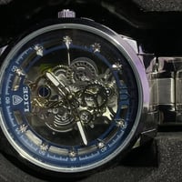 ساعة • للبيع