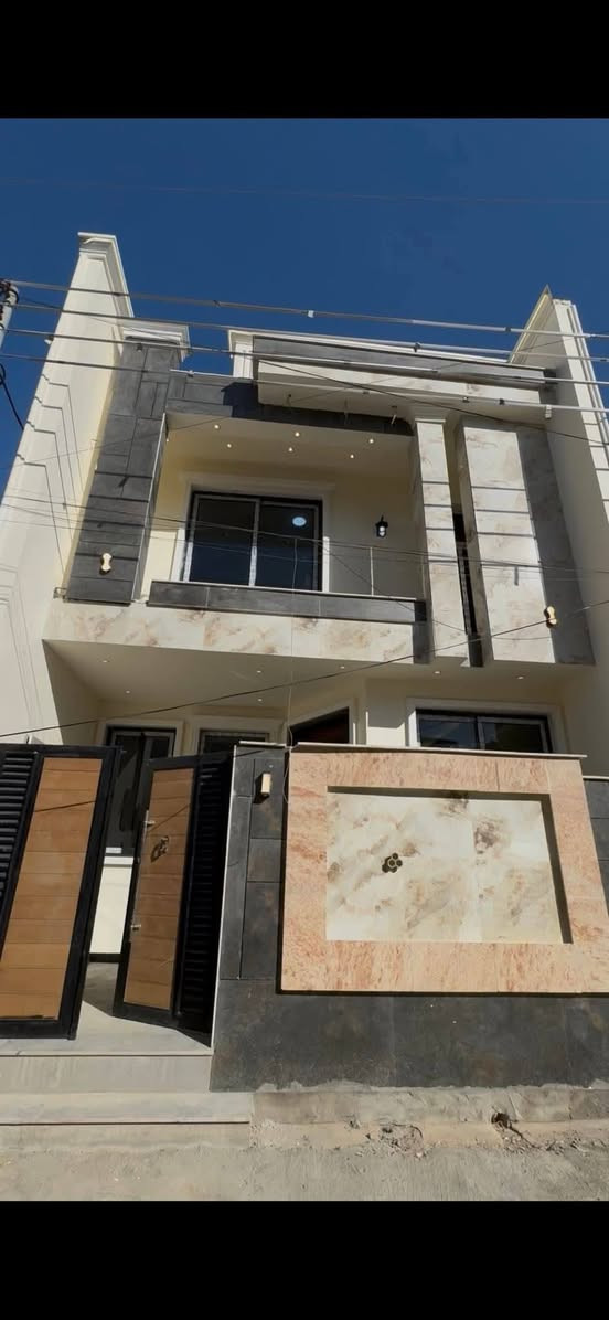 #لدينا_دار_للبيع مساحه 100 متر واجهه 6 وربع ونزال 16 طابو زراعي سند 25 قرار محكمه البيت يحتوي على3 غرف نوم وصاله وستقبال ومطبخ  العنوان بغداد الدورة مدخل البوعيثه مجمع الامل
هاتف ***********
***********
