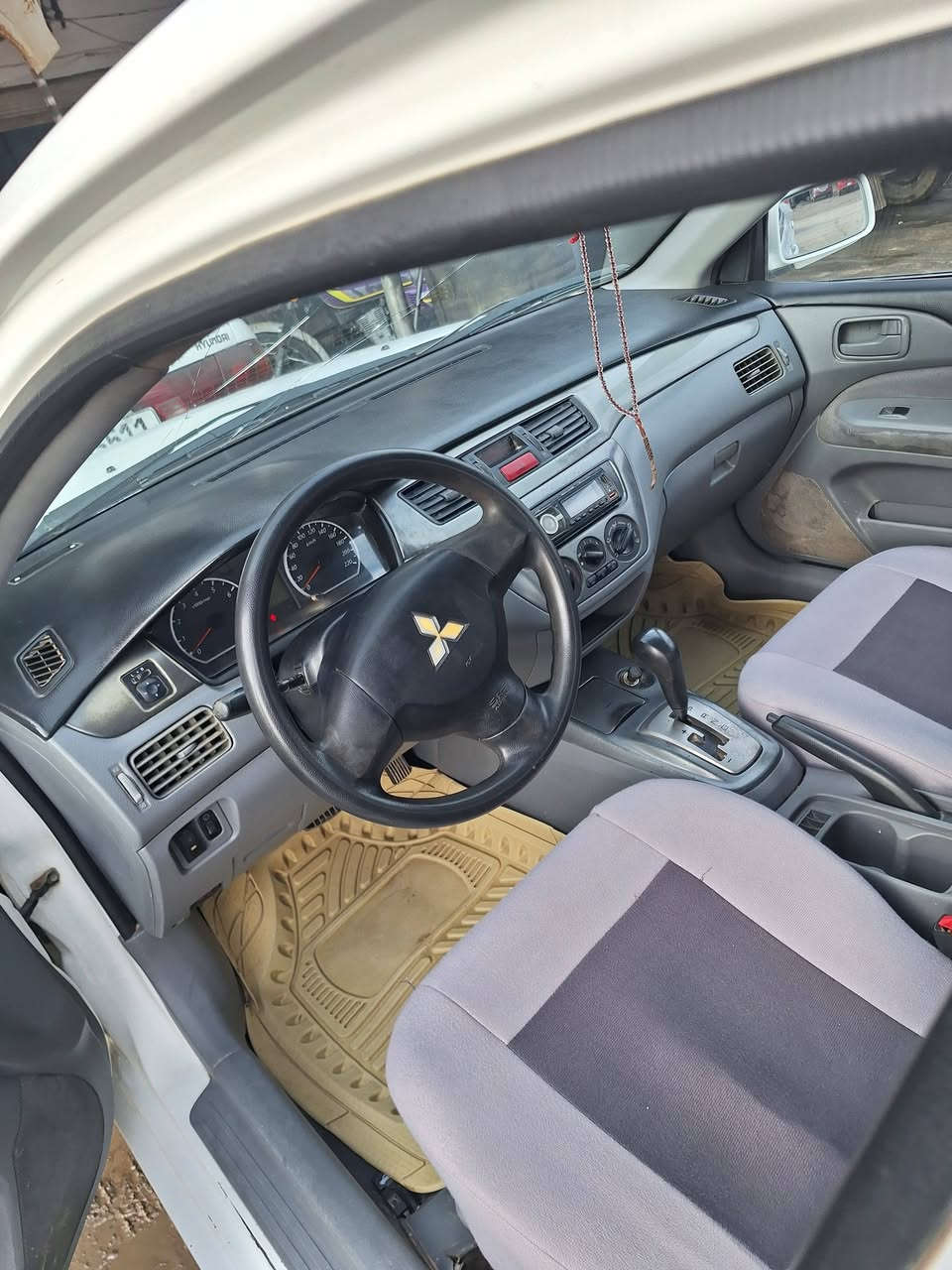 السلام عليكم لانسر ٢٠١١ رقم بغداد سنويه ٢٠٣٠ رقم انكليزي كير مكينه جدد صدر امامي خلفي جديد تخم تاير تبريد سياره خير من الله والسونار بالمنشور مكاني ديالى 
***********
