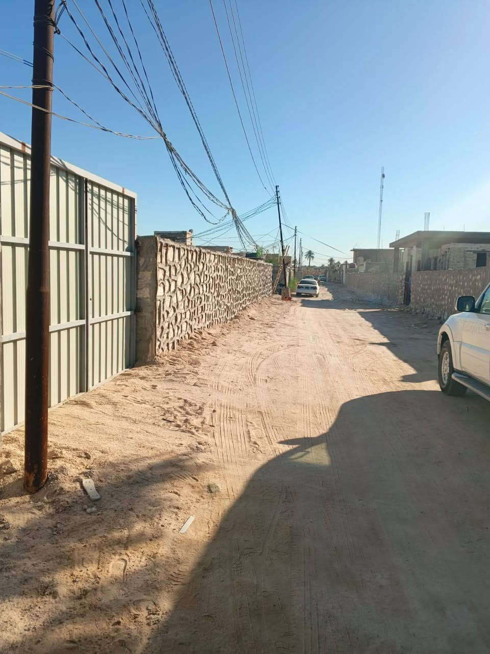 ‏عرصة 400 متر للبيع طابو زراعي سند 25 
‏واجهه 29 متر ونزال 14 متر 
‏سياج حجر وباب كبير وبلوعة وحمام 
‏( كهرباء --  ماء ) متوفر بيهه ومدفوع اشتراكاتهن 
‏(الحمام ماااكامل باقي ع النص)
‏علوة الفحل خلف شارع الفلل 
‏شارعهه 8 متر 
‏السعر 37 وبيهه مجال 
‏بدون دلال اني صاحب الأرض 
‏***********
