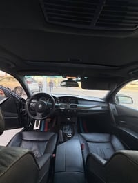 BMW e60 550i بڕاوە پشتوو  پێش  کراوە بە  M  ناو جڵدی ڕەش   تەبرید مەرک...