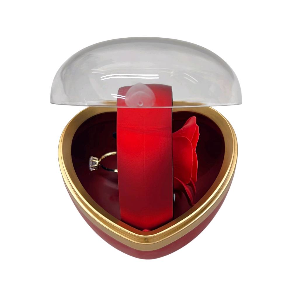 ️هدية عيد الحب قلب وردة  حمراء🌹 مع خاتم💍مناسبة كهدية ادللها بيها🥰
. 
. 
. 
. 
. 
. 
✨ هدية رومانسية تخطف القلب!
علبة قلب فاخرة تجمع وردة حمراء وخاتم بتصميم أنيق وغطاء شفاف يبرز جمالها 💍🌹
مثالية للمناسبات الخاصة ولحظات الحب التي ما تنسى

علبة قلب فاخرة مع وردة حمراء وخاتم – هدية رومانسية بتصميم أنيق

• علبة هدايا بتصميم قلب أنيق تجمع بين الورد والخاتم بشكل جذاب ومميز.

• غطاء شفاف على شكل قلب يبرز المحتوى الداخلي بشكل واضح.

• وردة حمراء صناعية محفوظة داخل العلبة لإطلالة رومانسية ثابتة.

• حامل مخصص للخاتم في منتصف العلبة بتصميم منظم.

• تشطيب داخلي بلون أسود مع إطار أحمر وذهبي لمظهر فاخر.

• تأتي مع علبة خارجية مكتوب عليها Love مع نافذة قلب وشريط حمل.

المواصفات:
• نوع المنتج: علبة هدية
• الشكل: قلب
• الغطاء: شفاف
• المحتوى الداخلي: وردة صناعية + خاتم
• كتابة على العلبة الخارجية: Love
• بطاقة مرفقة مكتوب عليها نص رومانسي (بالإنجليزية والصينية)

محتويات العلبة:
• علبة قلب بغطاء شفاف
• وردة حمراء صناعية
• خاتم
• بطاقة إهداء مطبوعة