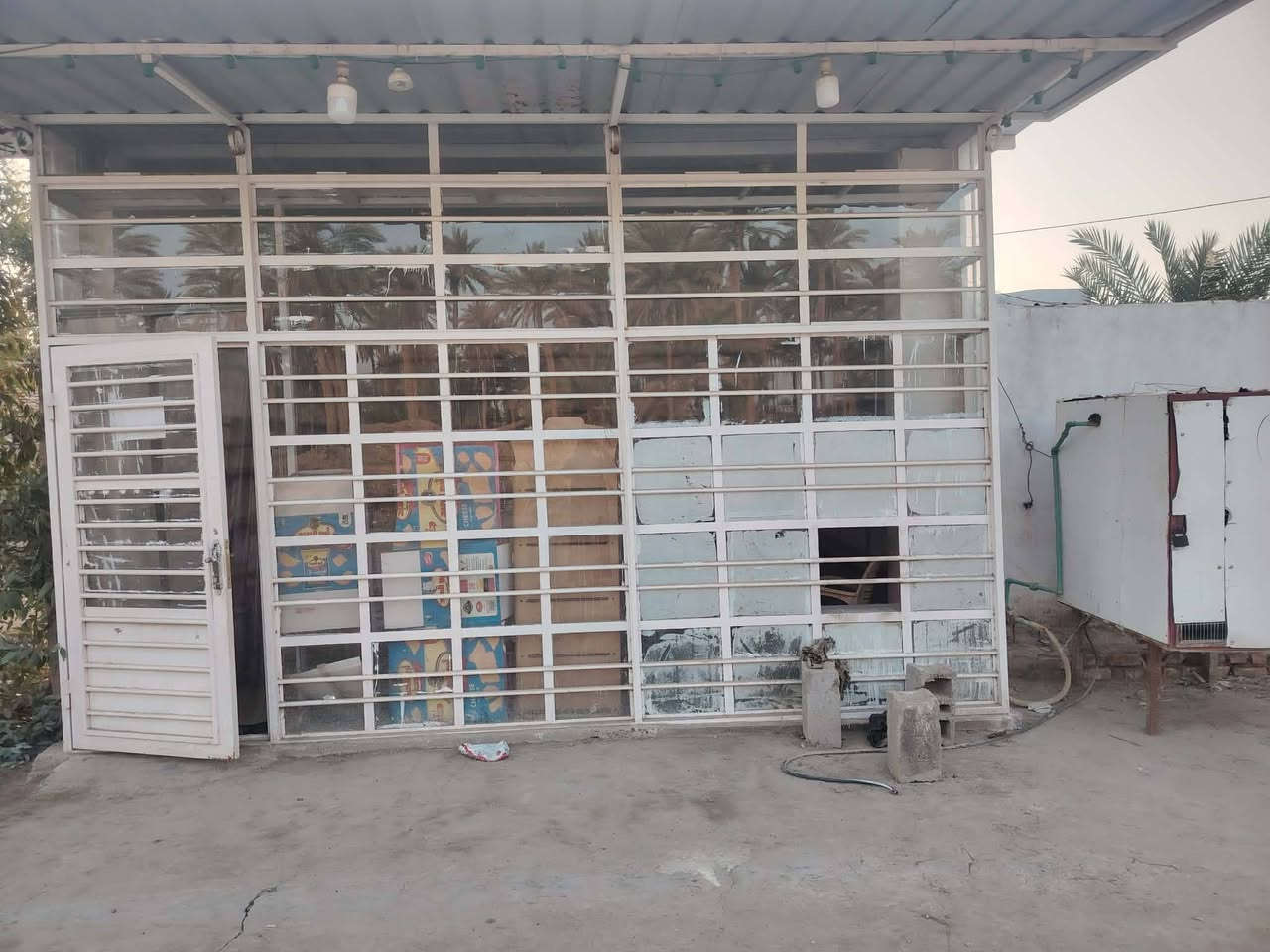 السلام عليكم..
جام خانه للبيع   نظيفه كلش  حديد ثقيل 
الطول 5 م
الارتفاع 3م 
نزال الجوانب 60سم
الباب عرض متر 
ارتفاع 120                                سعر. 850وقابل للتفاوض


**إذا كنت صاحب هذا الإعلان وتريد حذفه لأي سبب، رجاءا أرسل رسالة إلى الدعم الفني**