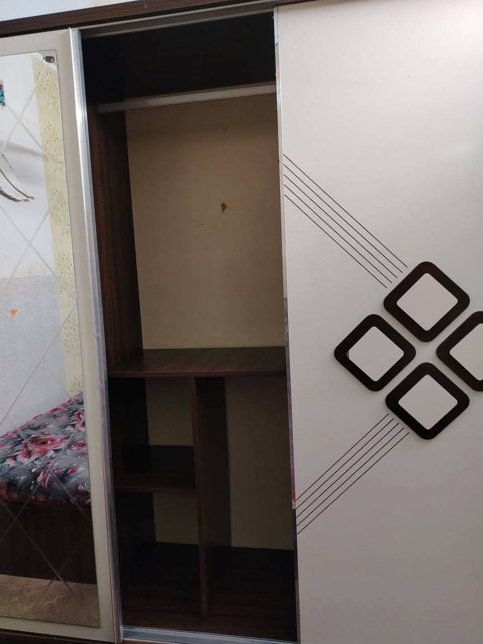 غرفة نوم لبيع ٦ قطع نظيفة 225 الف بيها مجال *********** الإسكان بكركوك

