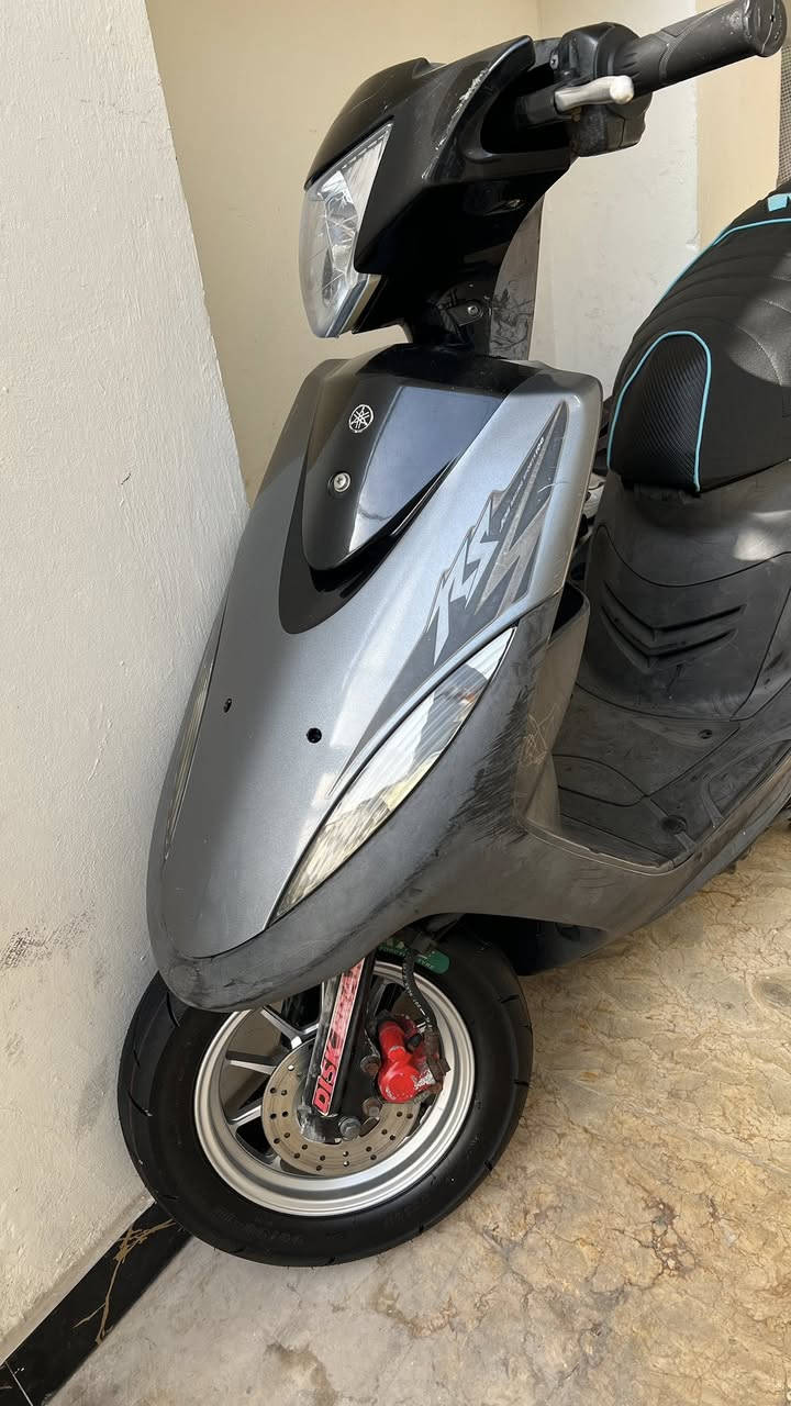 ماكس عدله  مديل 2006صارله شهر من طالعه من حاويه دراجه ملاح  ابيعلك ويل بلادي هذا مو وياهه فاتحه من دراجه 
بمليون بيه مجال قليل *********** مكاني النجف
