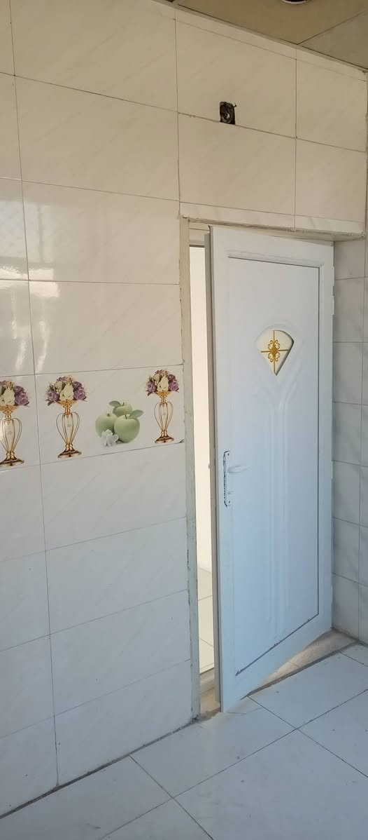 السلام عليكم
مشتمل طابق ثاني للايجار 
مساحه 120م

مطبخ صحيات صاله غرفه نوم صطح كبير خط مولد ماطور ماء نظيف 

مكان حي الاعلام قرب تقاطع درويش 

سعر 400
واتساب ***********
