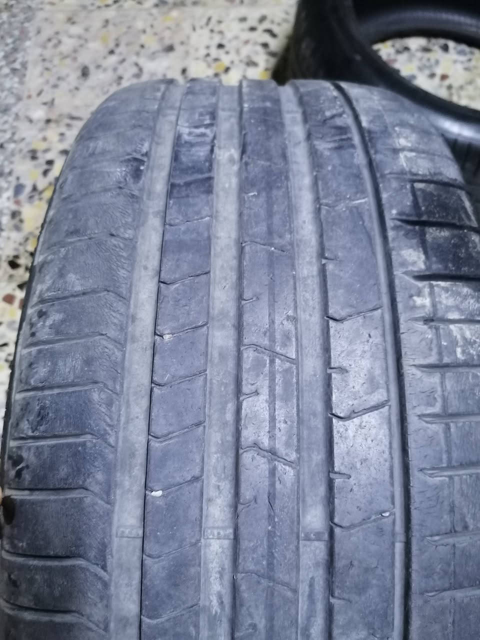 السلام عليكم  تاير حجم 21 /35/ 315/
الثاني 2    ، 275 /40/ 21 
مكاني بغداد البياع حي التراث  قيم واخذ


**إذا كنت صاحب هذا الإعلان وتريد حذفه لأي سبب، رجاءا أرسل رسالة إلى الدعم الفني**