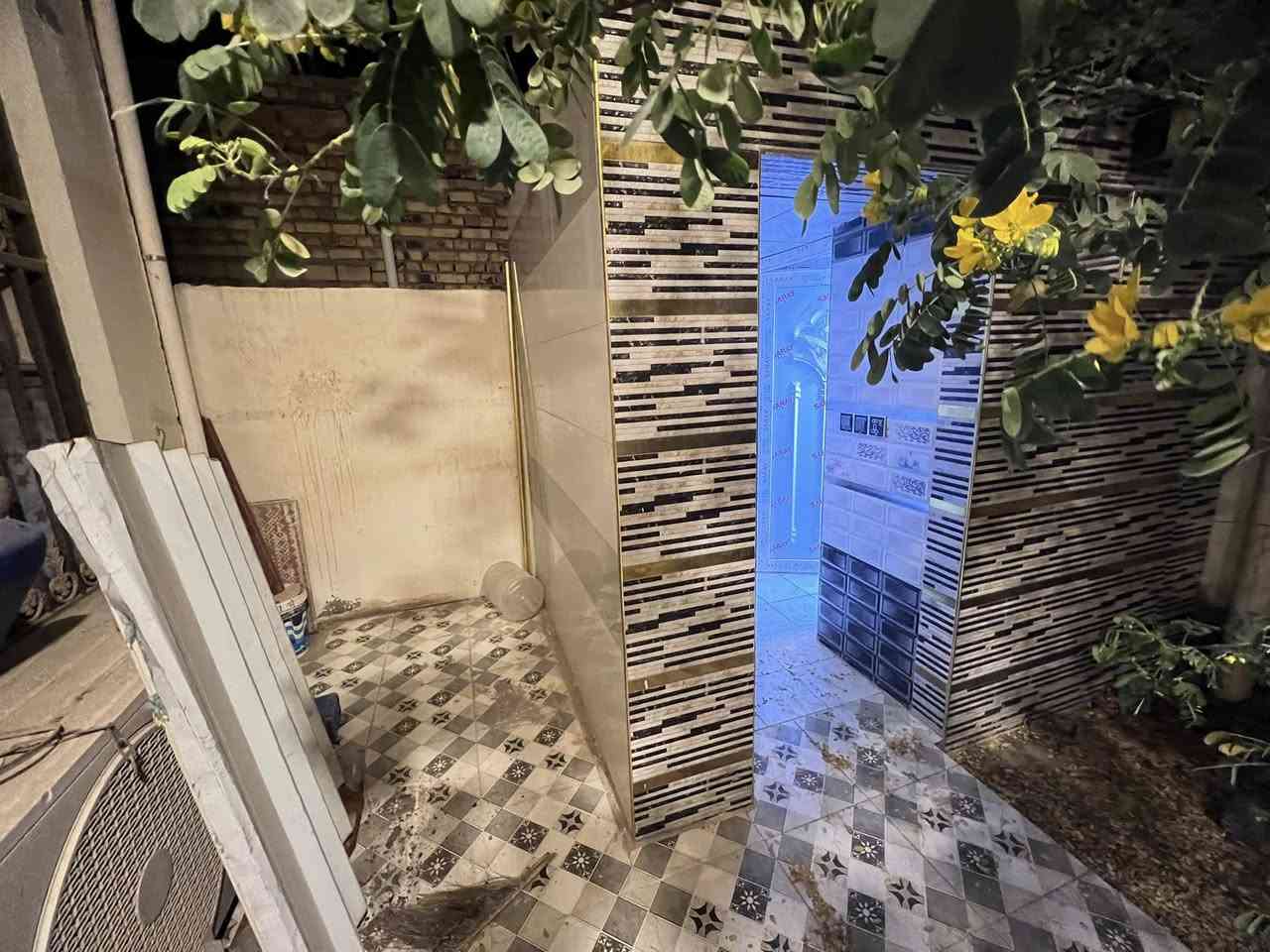 🏠 عرض مميز للبيع – مكتب علاء الشمري
بيت سكني بطابقين بمواصفات مرتبة ومناسب للعوائل 👌  

📐 المساحة: ———  

🔹 تفاصيل الطابق الأرضي:  
غرفتا نوم، صالة استقبال، مطبخ، مجموعة صحية داخلية وأخرى خارجية، طارمة كبيرة ومساحة مريحة.  

🔹 تفاصيل الطابق الثاني:  
غرفة نوم، صالة، مجموعة صحية.  

✨ موقع مناسب وسكن هادئ  

📞 للاستفسار والتواصل:  
***********
