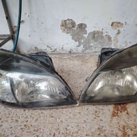 للبيع زوج لايتات كيا ريو السعر /60 الف 07510252176 07769794123