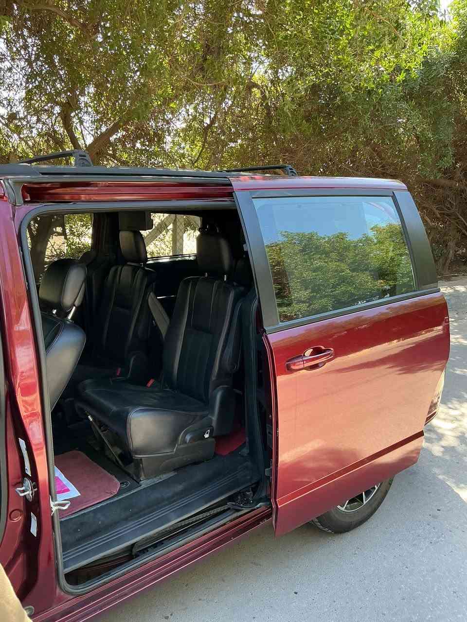 سلام عليكم
دوج كرفان موديل 2019 كلين 

رقم اربيل تحويل ثاني يوم بسمي 

اللون كرزي  

فول مواصفات 

فئة السياره Gt

✅  بوب الخلفيه كهربائيه 

✅  جنطه كهربائيه 

✅  تبريد 3 قطع 

✅  شاشه أندرويد وكاميرا رجوع

✅  حساسات خلفيه 

✅  تحكم ستيرن جهتين 

✅  كشنات جلد 7راكب 

✅  كشنات منفصله 

✅  كشنات كهربائيه 

✅  شاشات خلفيه 

✅  تشغيل عن بعد 

✅  تخم تاير جديد 

✅  فئه المحرك 3600  6سلندر 

✅  فرس ثلاثي

✅  مشدوده منظومة غاز 80لتر 

✅  ويل gt

✅  جام كهربائي امامي خلفي 

✅  بردات خلفيه 

✅  وفتح وغلق الأبواب 

✅  السبير ويل مع العده مالتها

✅  تدفئة كشن 

✅  تدفئة ستيرن  

________________________________________

السياره عائلية ومريحة بل سفر 

السياره نظيفة 

إني موضف اروح للدوام وارجع مصفوطه بل باب 

________________________________________

السياره أمريكي 🇺🇸✈️

كلين مابيها أي ضرر

________________________________________

📍نجف 

كوفه حي المتنبي 

***********واتساب 📞

السعر المطلوب 200وبيها مجال بسيط
