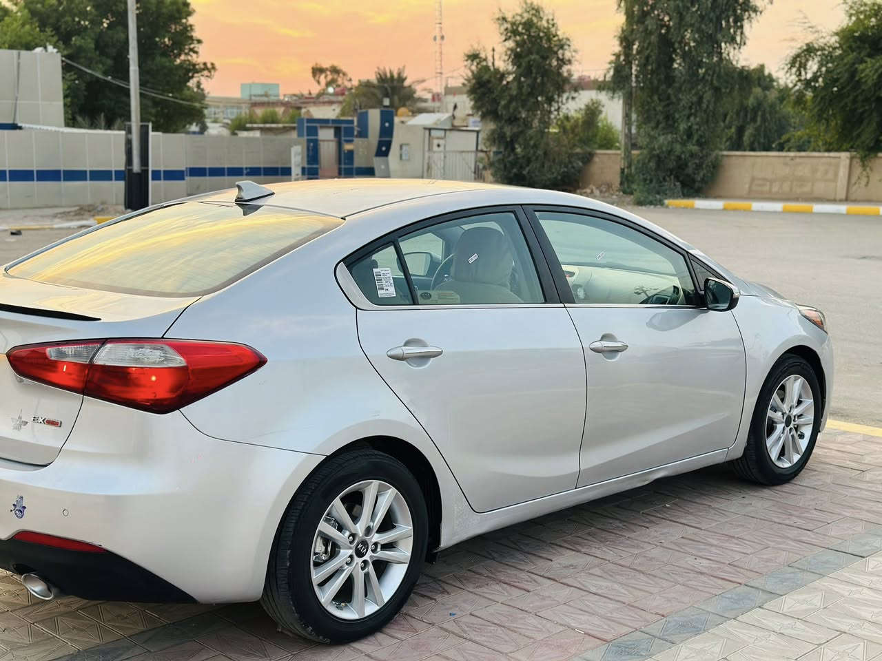 السلام عليكم سياره كيا فورتي أمريكيه للبيع موديل 2015 رقم واسط حره تحويل مشروع وطني الرقم الدولي ضررها تبديل جاملغ أمامي صبغ بنيد وصبغ الهلال الخلفي محرك ٢٠٠٠ شاشه كاميرا تحكم جهتين مرايات شفط ويل كروم تبريد حداديه السعر 105 ورقات وبيها مجال بسيط للشراي مكان السياره ناصريه الشموخ للإستفسار *********** *********** أرقامي بيهن واتساب
