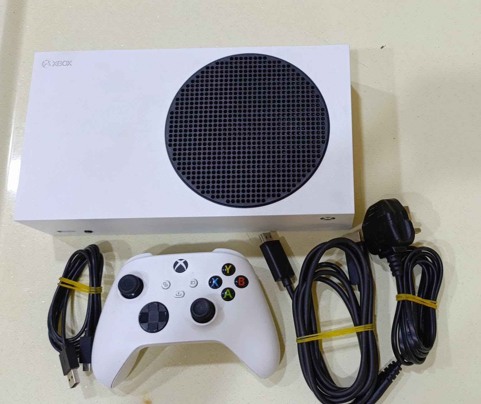 Xbox series S 
 اكسبوكس جديد مامستعملة اصدارة 23 ويا غراضة كاملات 
حتة اليدة وياها بطارية شحن 
سعره 350 !!


**إذا كنت صاحب هذا الإعلان وتريد حذفه لأي سبب، رجاءا أرسل رسالة إلى الدعم الفني**