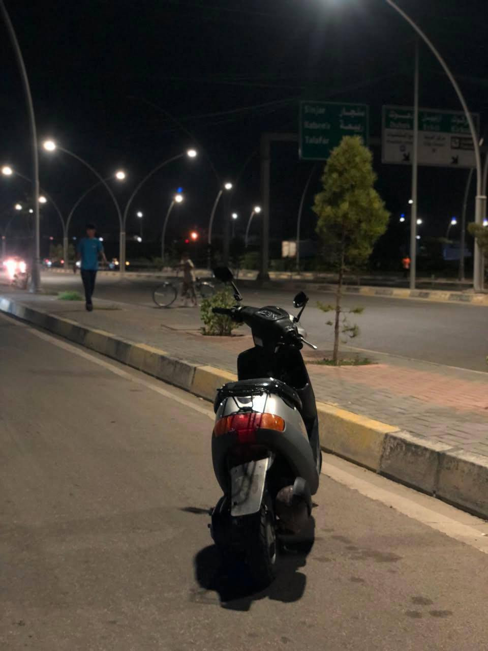 السلام عليكم
ماطور بوتين
ماطور شرط مامفتوح 
ماطور دبل سكريته
باتري جديد اشاير سلف هورن كلو شرط شغال
الماطور كدام العين 
يجي معا الدرع الاصلي 
الماطور تأخذوا شرط ربع ماتصرف عليه غير البانزين 
والدهن 
الماطور الكج مال البانزين شغال 
السعر 420بي مجال للطيبين 
للاستفسار الاتصال على الرقم ***********
