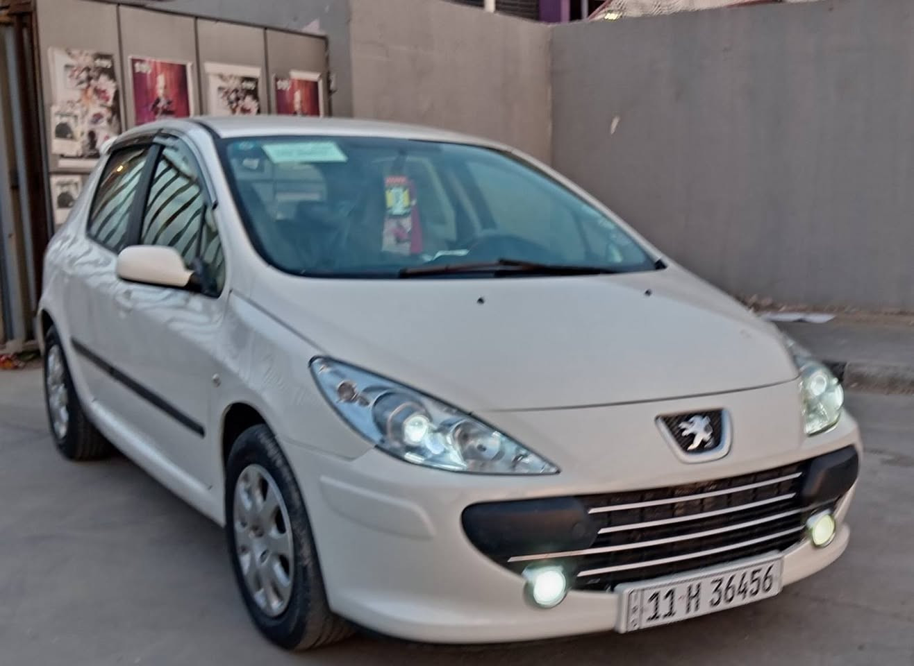 بيجو فرنسي موديل 2006 سياره جاهزة من كلشي كير محرك صدر تبريد ثلج حته ثلاجه شغاله بيه صبغ مكانات ابيع حزام سعر 57 بيه مجال قليل شراي يتصل مكاني بغداد رقم ***********
